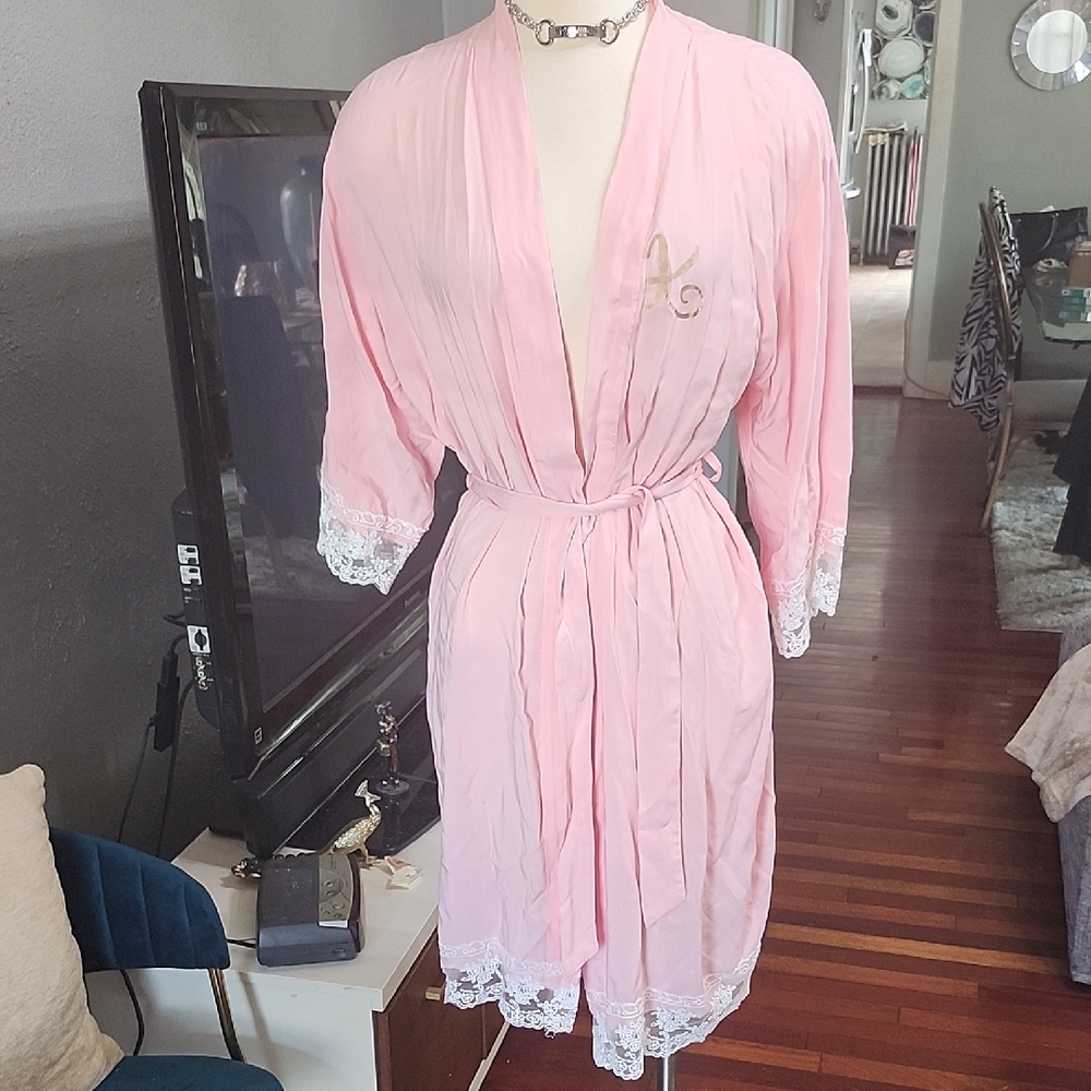 Elegant Pink Lace Trim Robe Size M/L By Event Blossom K INITIAL EUC!